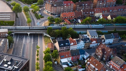 Houses, roads and railway in a city. Photo: Istock/Westersoe